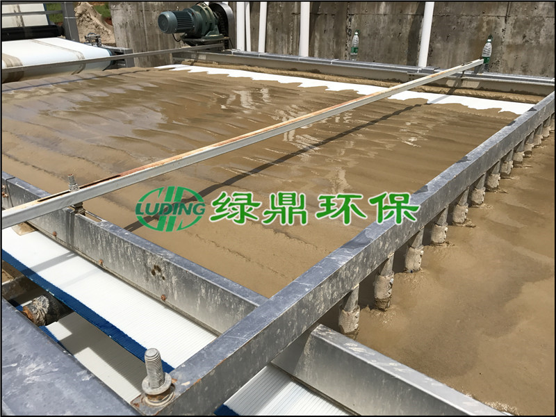 带式浓缩压滤脱水机发货乌当制药厂污水处理项目