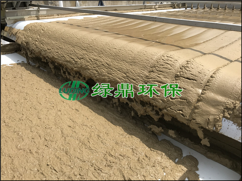污泥深度脱水压滤机应用于河南河砂泥浆处理