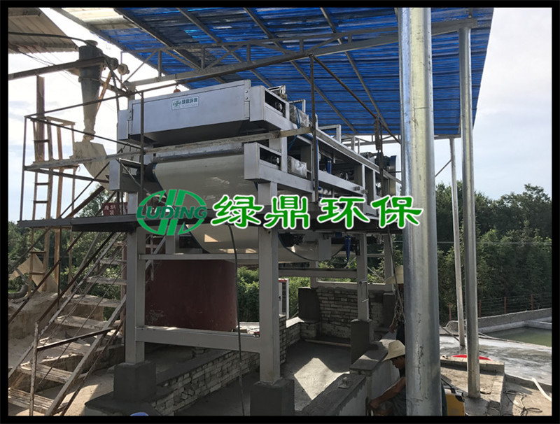 岳阳陶瓷厂：带式压滤机处理陶瓷厂泥浆案例 1