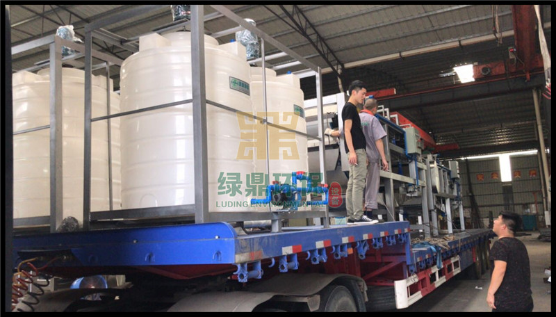 发货现场：带式压滤机发货广州化工厂污泥处理现场 3